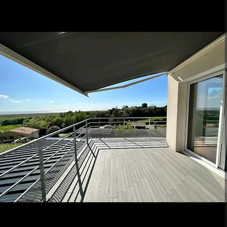 De L'estuaire Villa